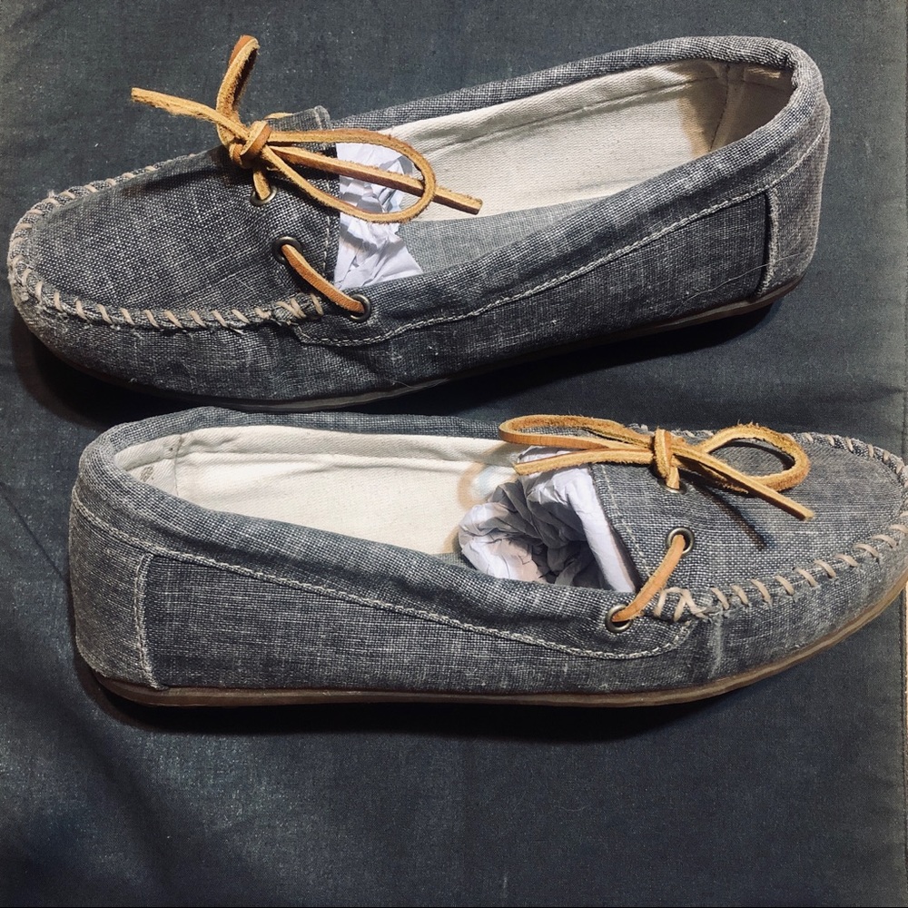 Minnetonka moccasin- size 9 denim colored